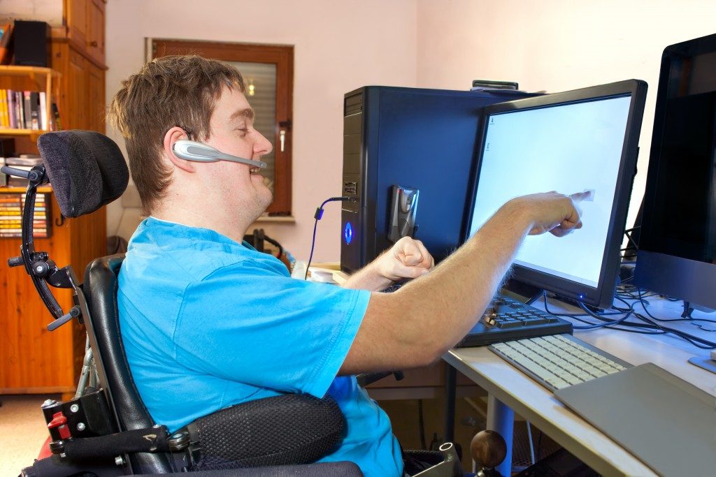 Person with disability using the computer