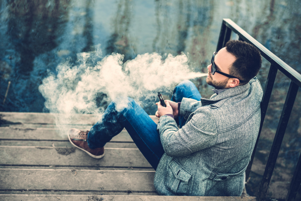 man using an e-cigarette